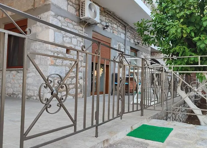 Traditional House Alepis In Areopolis