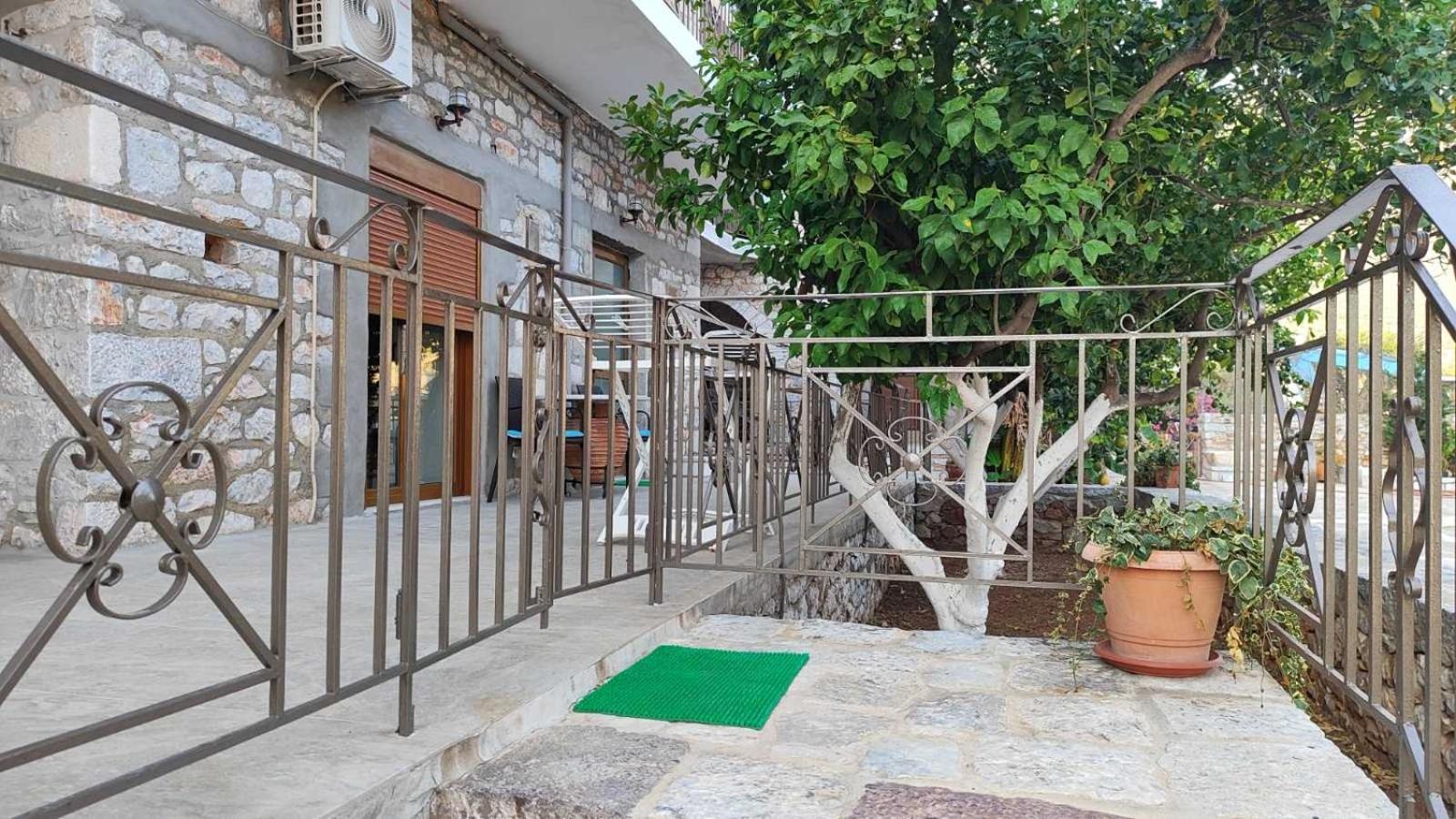 Traditional House Alepis In Areopolis *
